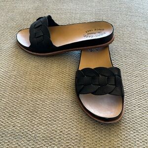 Kork Ease black sandal size 8.5